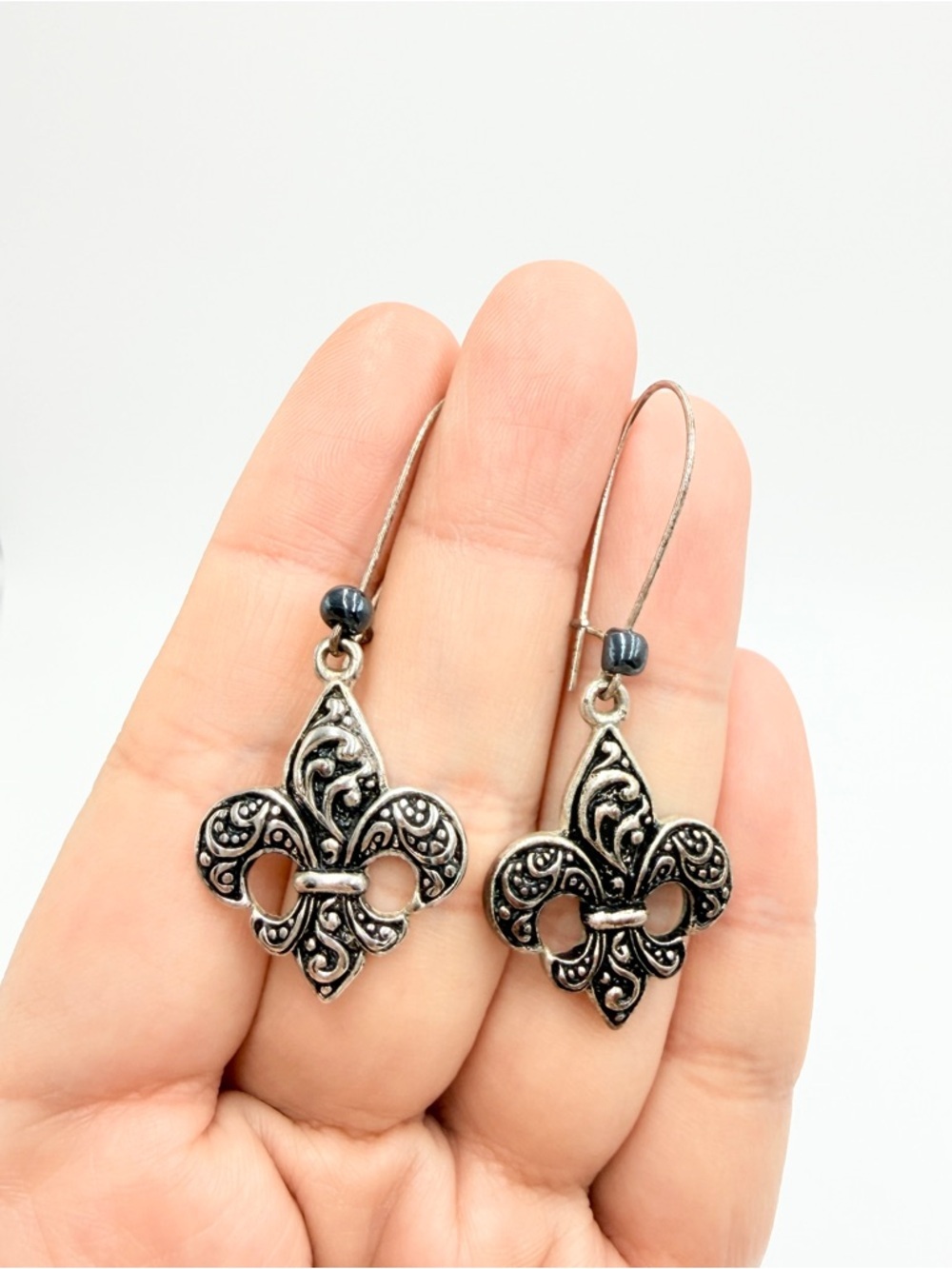 Silver Tone Fleur de Lis Dangle Earrings Hook Filigree Vintage Style